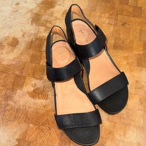 Gentle Souls Women's Black Sandals